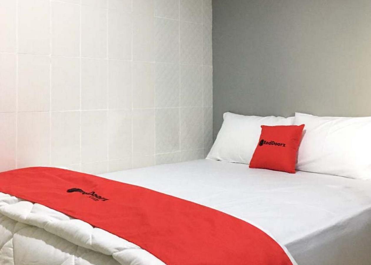 Reddoorz @ Citraland Surabaya Hotel Exterior photo