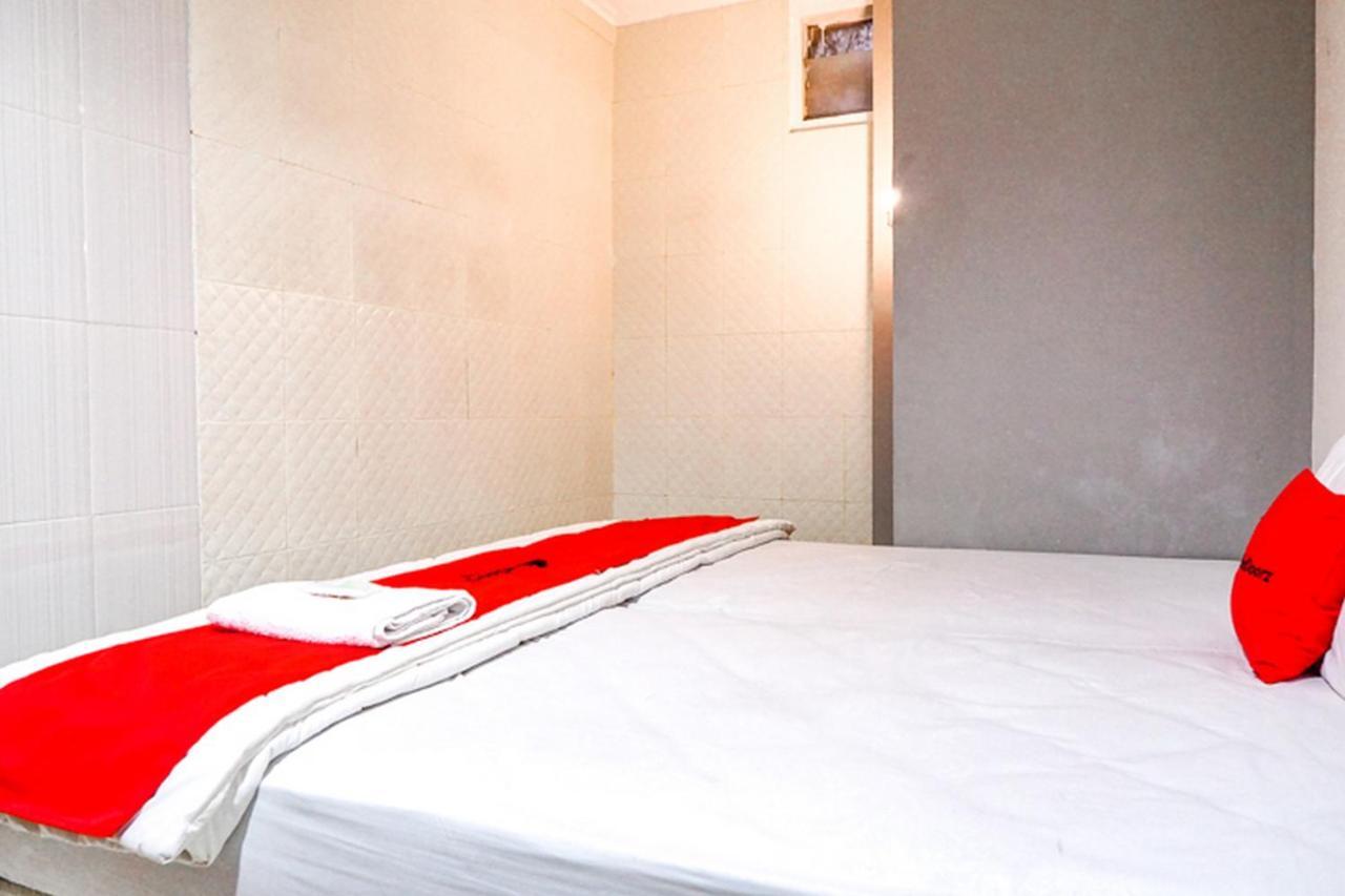 Reddoorz @ Citraland Surabaya Hotel Exterior photo