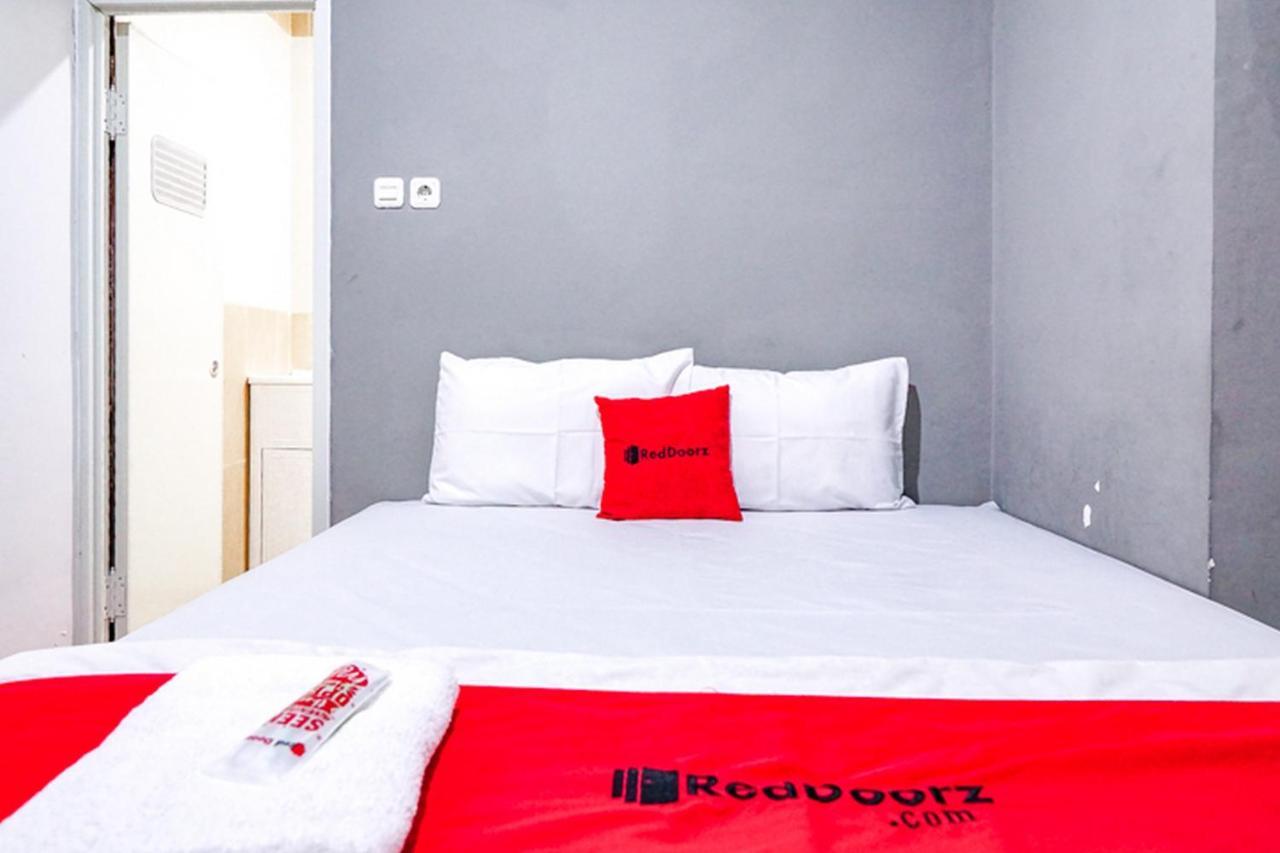 Reddoorz @ Citraland Surabaya Hotel Exterior photo